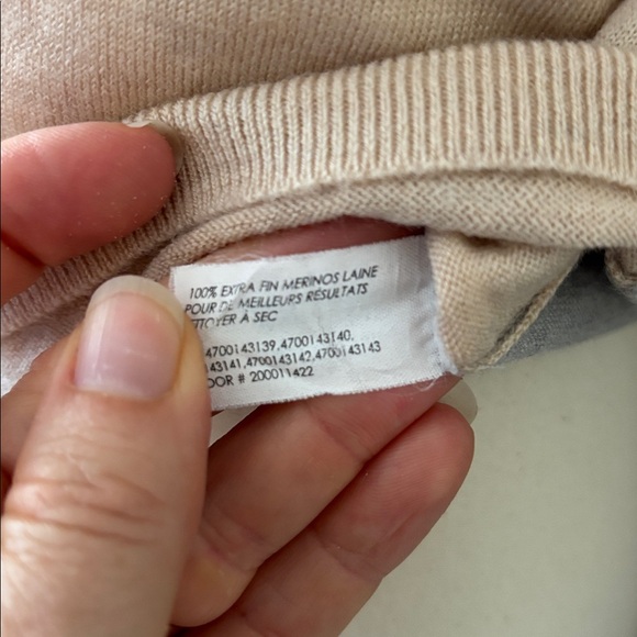 Club Monaco Beige and Gray Crew Neck Sweater - Picture 5 of 6